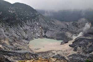gunung berapi tangkuban indonesia