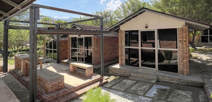 menikmati BBQ bersama keluarga atau rakan-rakan