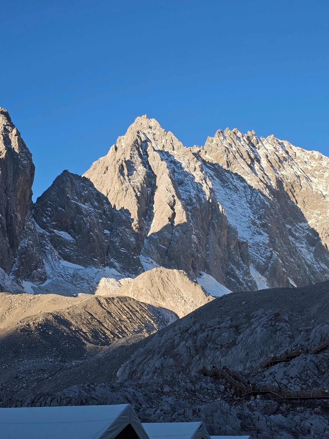Gunung Salji Jade Dragon (Jade Dragon Snow Mountain)
