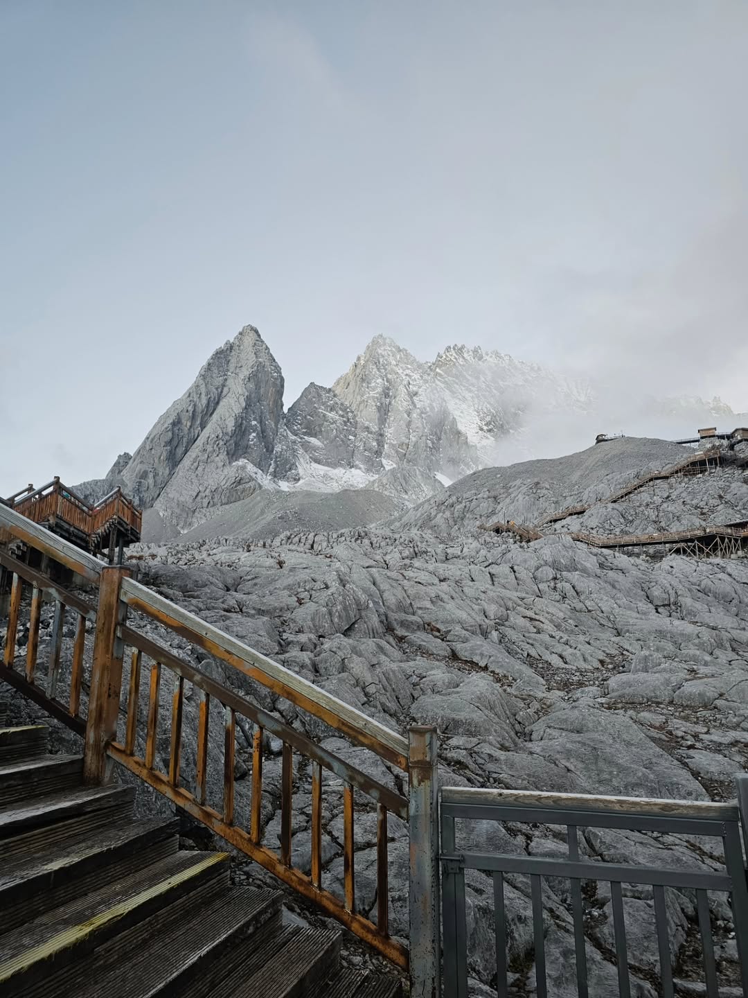 Gunung Salji Jade Dragon (Jade Dragon Snow Mountain)