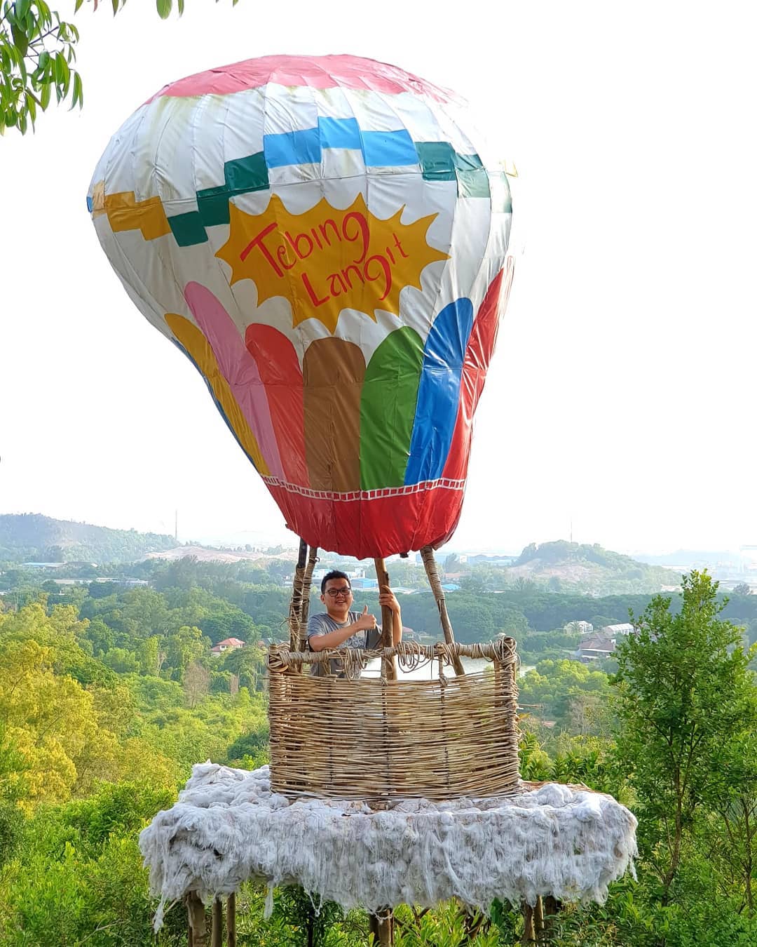 Tebing Langit Bukit Dangas Sekupang